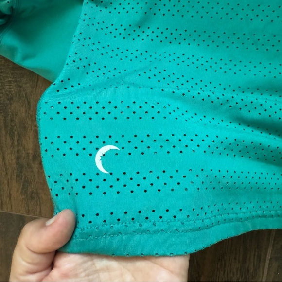 ZYIA Active Chill XL Long Sleeve Perforated Mesh Quick Dry Top - Picture 4 of 7